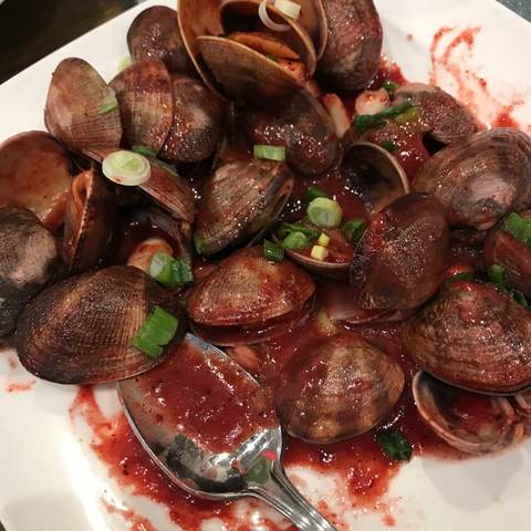 Clam w. Wine Dreg Sauce, photographed